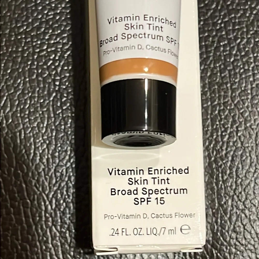 NEW Bobbi Brown Vitamin Enriched Hydrating Skin Tint SPF 15, MINI, GOLDEN 4